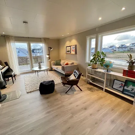 Moderne Hus Med Stor Balkong Og Hage * Leknes