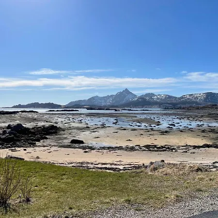 Moderne Hus Med Stor Balkong Og Hage
