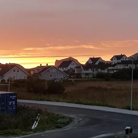Moderne Hus Med Stor Balkong Og Hage * Leknes