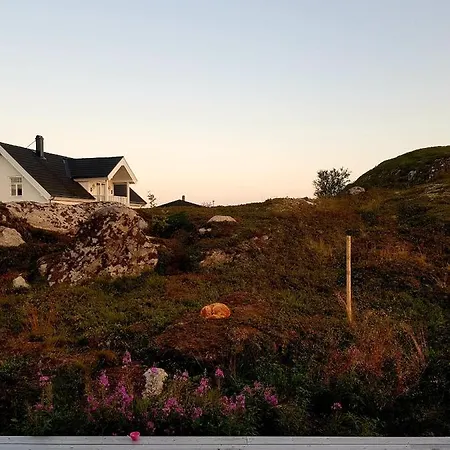 Moderne Hus Med Stor Balkong Og Hage * Leknes